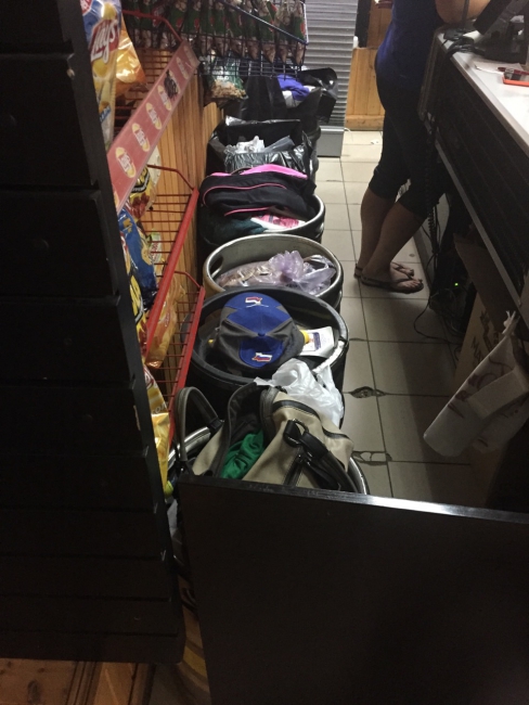 В баре ночью торговали алкоголем на вынос