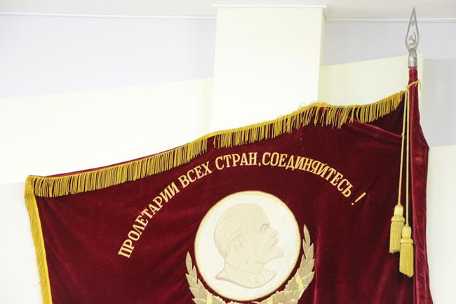 КПРФ предложила на флаге коррупции поместить портрет Сердюкова