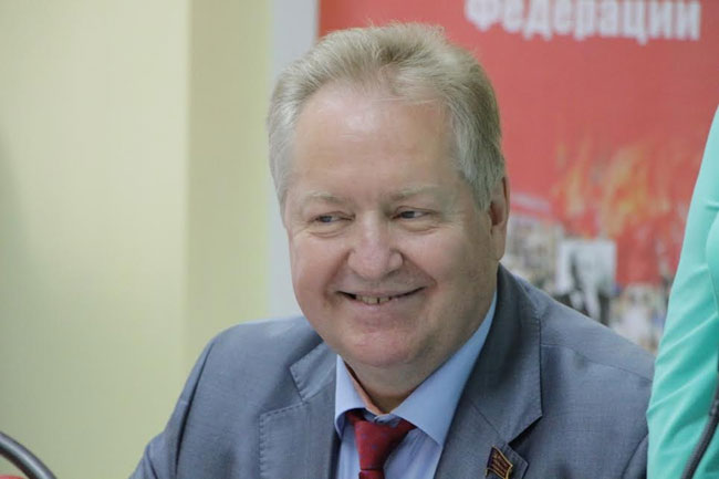 КПРФ предложила на флаге коррупции поместить портрет Сердюкова