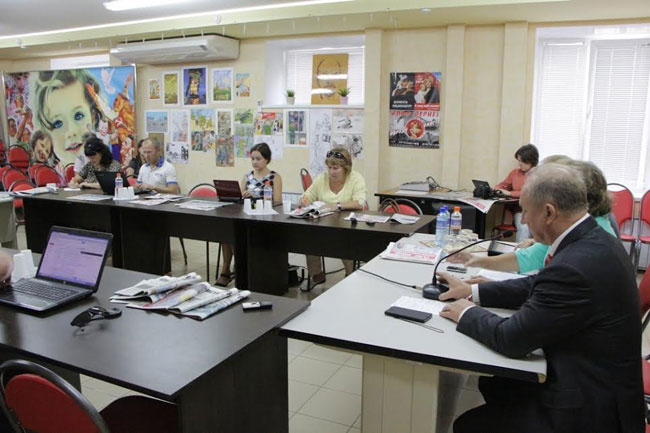 КПРФ предложила на флаге коррупции поместить портрет Сердюкова