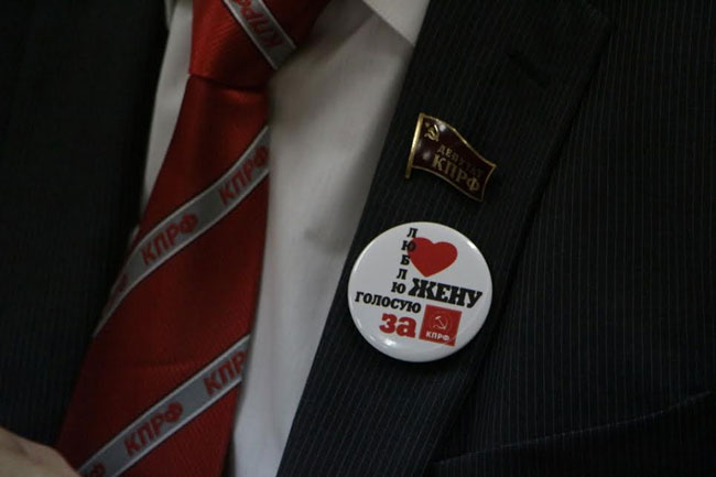 КПРФ предложила на флаге коррупции поместить портрет Сердюкова