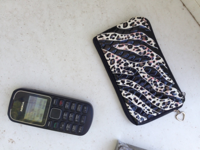 Полицейские сделали подарок задержавшей грабителя женщине