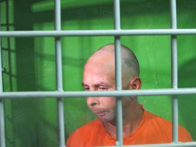 Полицейские сделали подарок задержавшей грабителя женщине