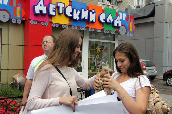 Улитка, черепаха и Флеш устроили гонки с саратовскими автобусами