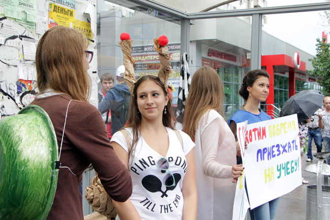 Улитка, черепаха и Флеш устроили гонки с саратовскими автобусами