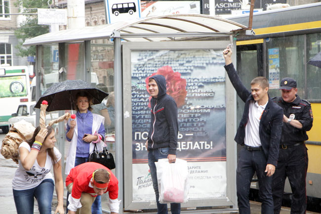 Улитка, черепаха и Флеш устроили гонки с саратовскими автобусами