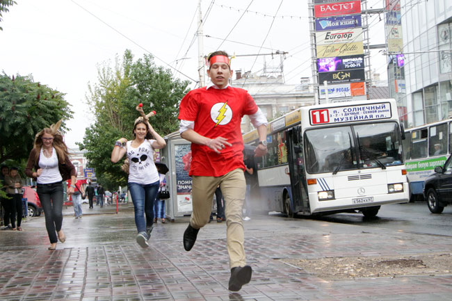 Улитка, черепаха и Флеш устроили гонки с саратовскими автобусами