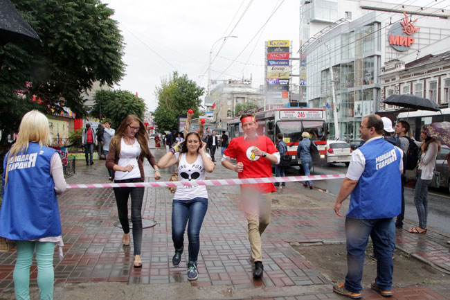 Улитка, черепаха и Флеш устроили гонки с саратовскими автобусами