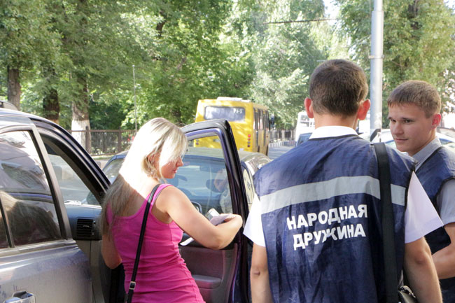 Саратовцам раздавали листовки с описанием способов мошенничества