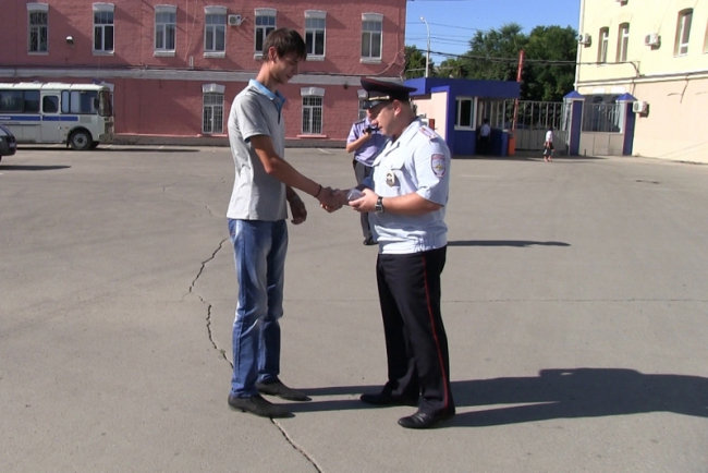 На Гвардейской прохожие поймали уличного грабителя