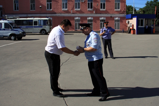 На Гвардейской прохожие поймали уличного грабителя