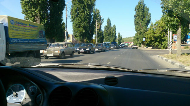 Из-за ДТП с фурой перекрыт выезд из Саратова