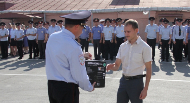 Бдительных соседей наградили за помощь в поимке убийцы