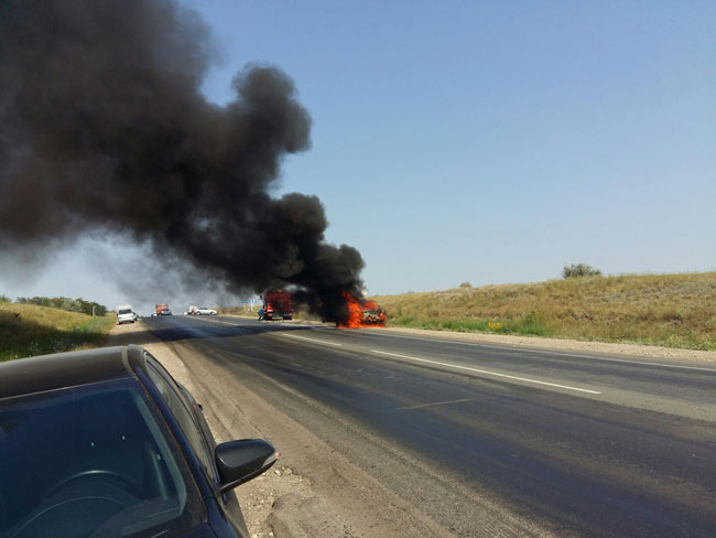В Саратове у автоледи загорелась иномарка