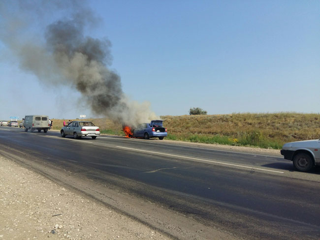 В Саратове у автоледи загорелась иномарка