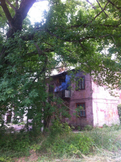 В Заводском районе горит многоквартирный дом