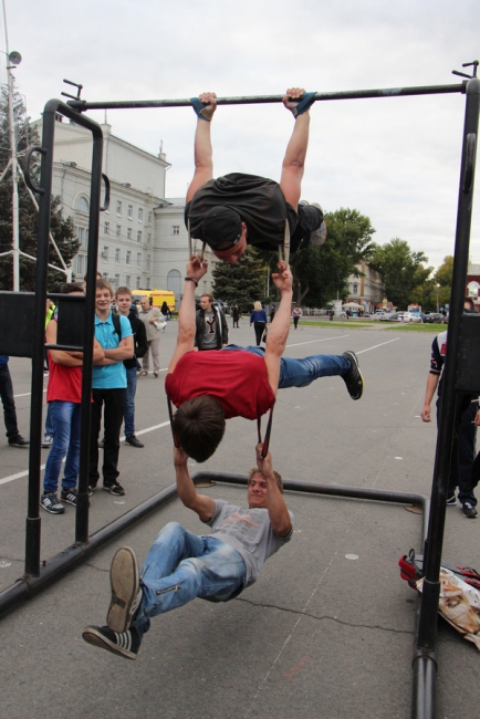 Саратовцы отмечают День трезвости плясками под народные песни