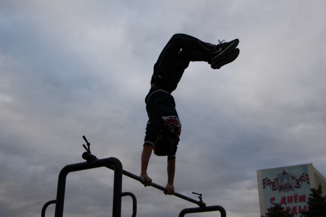 Саратовцы отмечают День трезвости плясками под народные песни