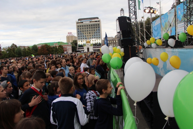 Саратовцы отмечают День трезвости плясками под народные песни