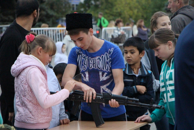 Саратовцы отмечают День трезвости плясками под народные песни