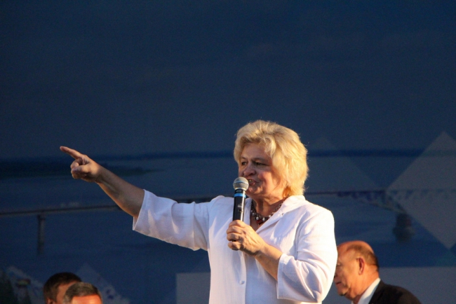 Саратовцы отмечают День трезвости плясками под народные песни