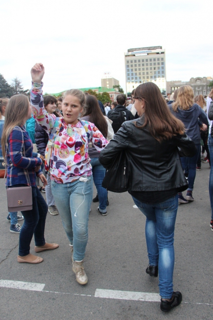 Саратовцы отмечают День трезвости плясками под народные песни