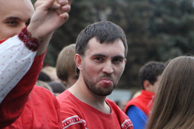 Саратовцы отмечают День трезвости плясками под народные песни