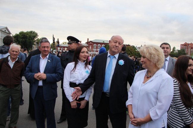 Саратовцы отмечают День трезвости плясками под народные песни