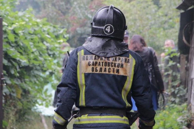 Сообщается о погибшем на пожаре в центре Саратова