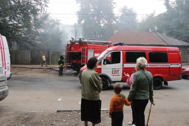 Сообщается о погибшем на пожаре в центре Саратова