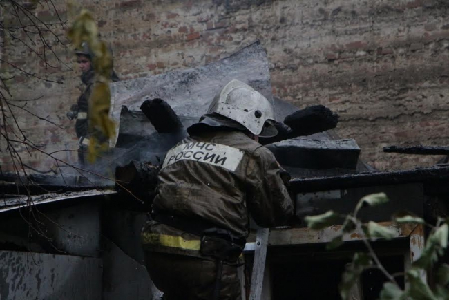 Сообщается о погибшем на пожаре в центре Саратова