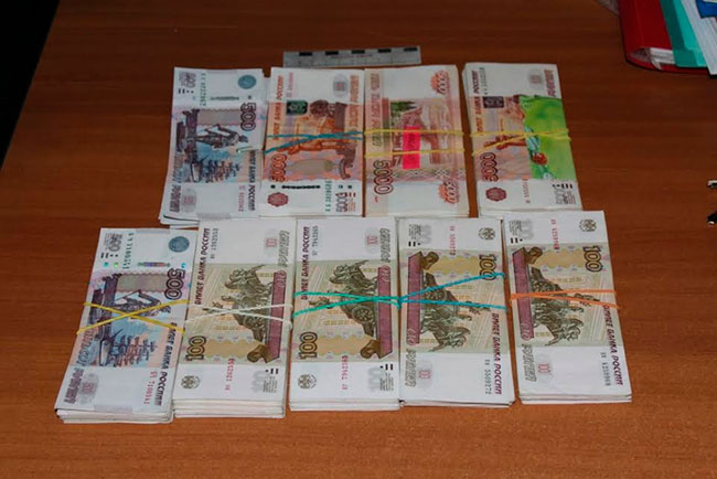 В стриптиз-клубе Саратова задержаны наркоторговцы и проститутки