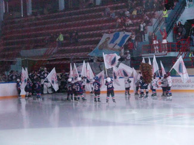 Хоккеисты «Кристалла» уступили казанскому «Барсу»