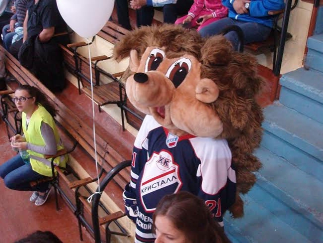 Хоккеисты «Кристалла» уступили казанскому «Барсу»