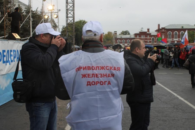 На Театральной площади проходит митинг за достойный труд и зарплату