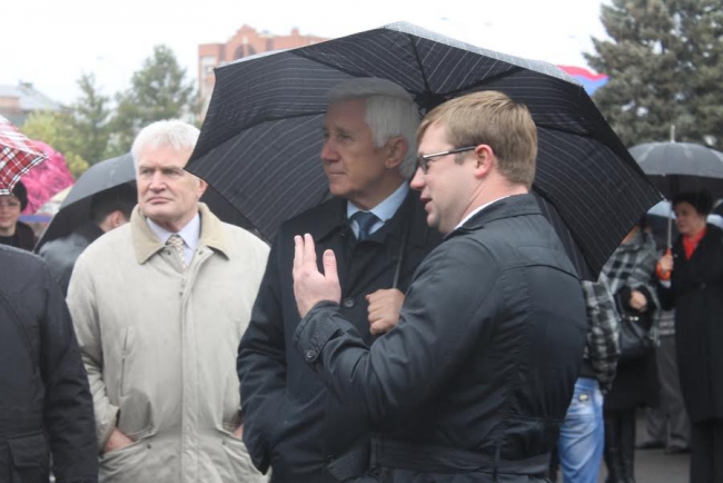 На Театральной площади проходит митинг за достойный труд и зарплату