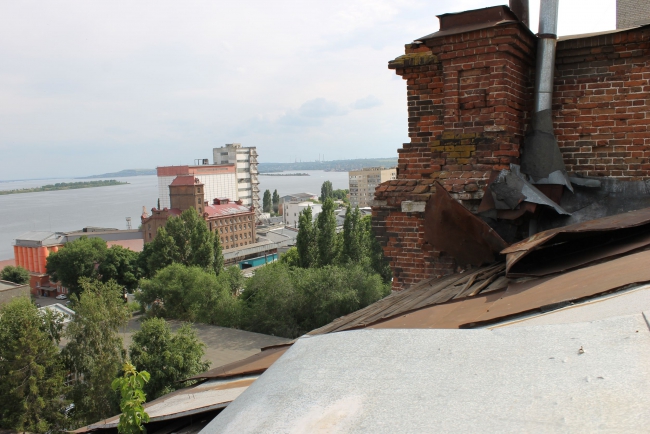 Людмила Бокова дала оценку саратовскому минстрою по дому без крыши