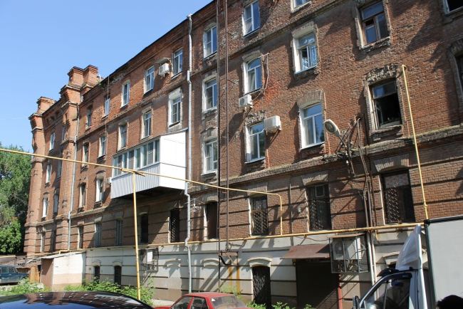 Людмила Бокова дала оценку саратовскому минстрою по дому без крыши