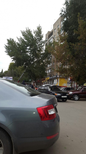 В Энгельсе девочку вытащили из квартиры 9-м этаже с помощью лестницы