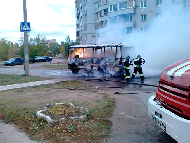 В Балакове полностью выгорел автобус «ПАЗ»