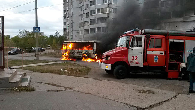 В Балакове полностью выгорел автобус «ПАЗ»