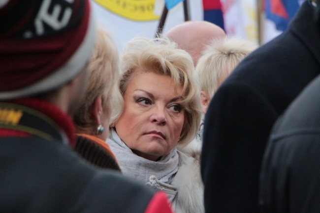 Губернатор и 7000 саратовцев спели гимн России