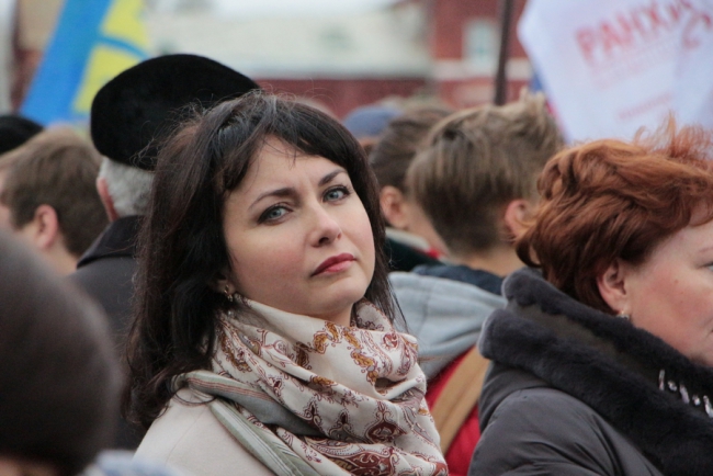 Губернатор и 7000 саратовцев спели гимн России