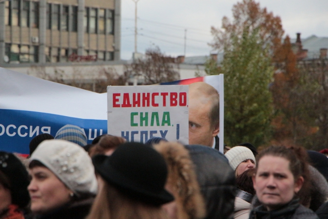 Губернатор и 7000 саратовцев спели гимн России