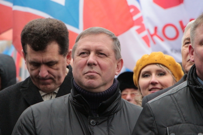 Губернатор и 7000 саратовцев спели гимн России