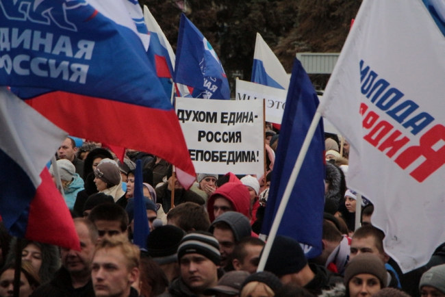 Губернатор и 7000 саратовцев спели гимн России