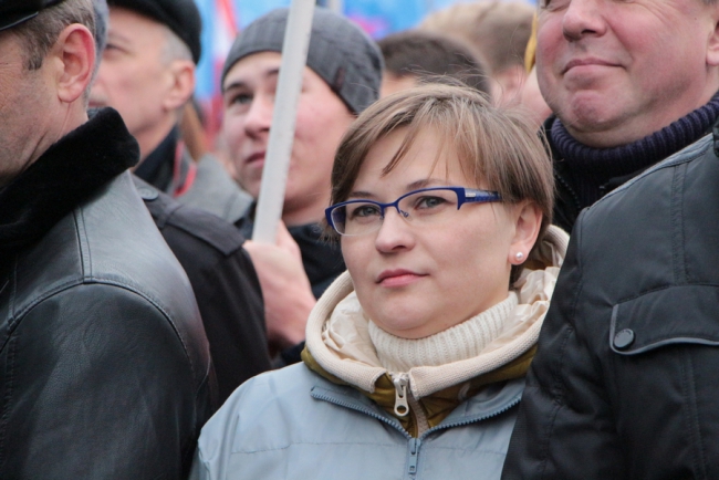 Губернатор и 7000 саратовцев спели гимн России