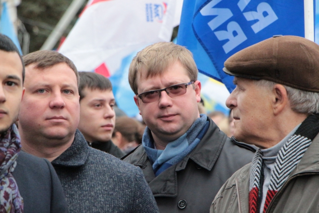 Губернатор и 7000 саратовцев спели гимн России