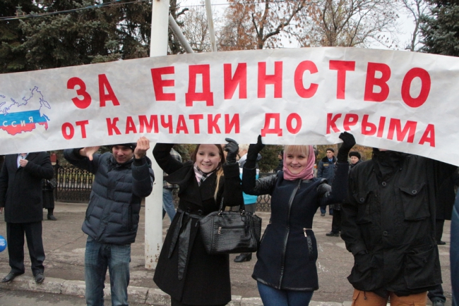 Губернатор и 7000 саратовцев спели гимн России