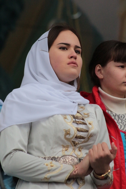 Губернатор и 7000 саратовцев спели гимн России